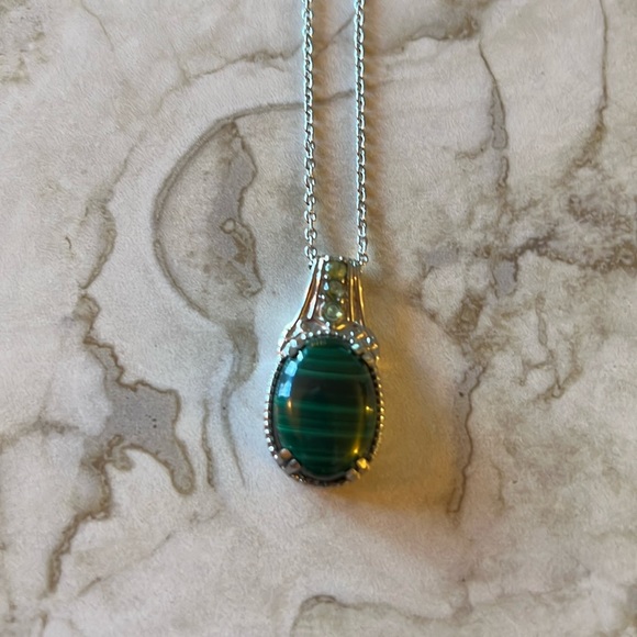 Malachite Necklace - Picture 2 of 3
